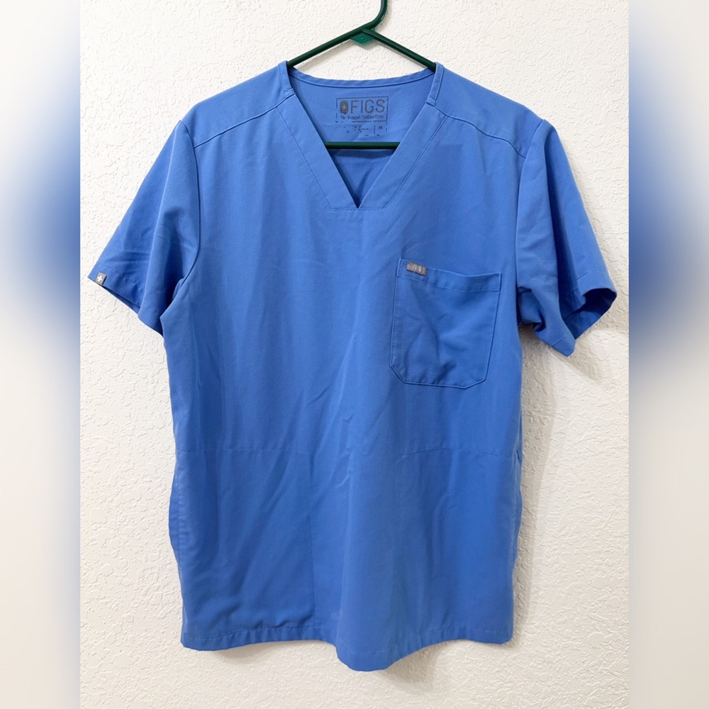 Figs Mens Chisec Three-Pocket Scrub Top - M